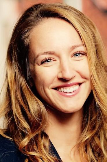 Laura Aull smiling